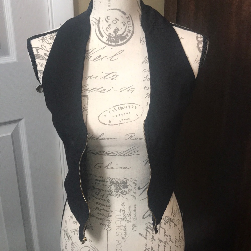 Arden b zipper crop top